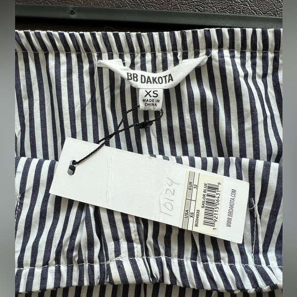 🆕 💙 NWT BB Dakota Navy & White Stripe Embroidered Off-Shoulder Crop Top |  XS - Picture 6 of 8